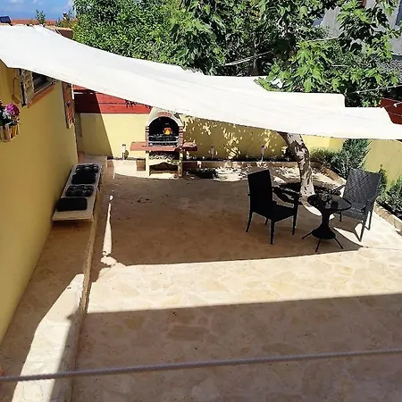 Lumar Holidays And Apartments Holiday home