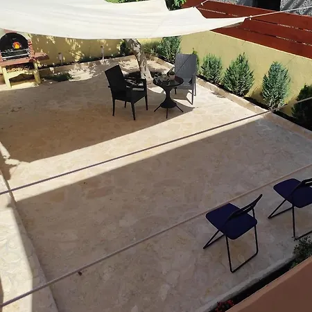 Lumar Holidays And Apartments *