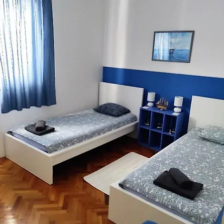 Lumar Holidays And Apartments Preko