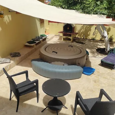 Lumar Holidays And Apartments Preko