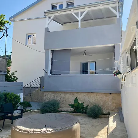 Lumar Holidays And Apartments *