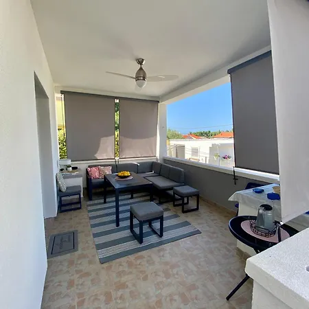 Lumar Holidays And Apartments Holiday home