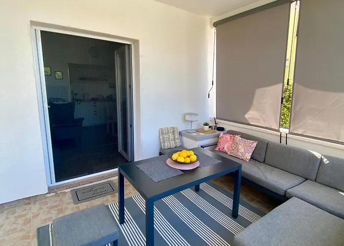 Дом отдыха Lumar Holidays And Преко