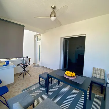 Lumar Holidays And Apartments Preko