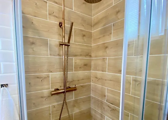 Lumar Holidays And Casa de Férias Preko